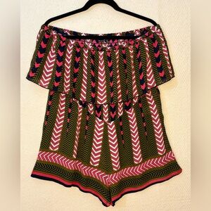 Super Flattering Sleeveless Boohoo Romper. Get ready for sunny vacations! ☀️